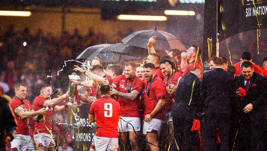 Tournoi des 6 Nations 2019 - Le Pays de Galles soulève le Trophée après la victoire face à l'Irlande