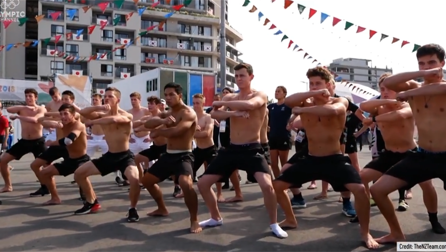 Team New-Zealand greets triathle Dylan McCullough with a Haka