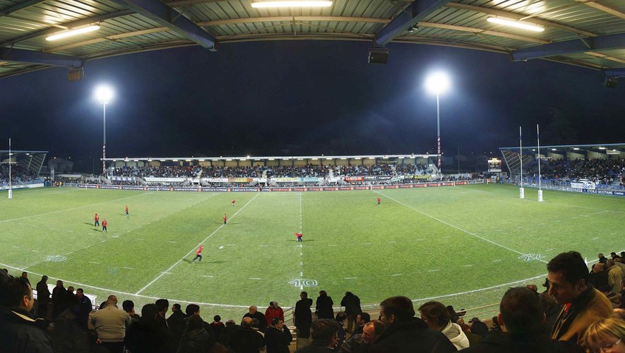 Stade Pierre-Antoine de Castres, la nuit - 30 décembre 2009