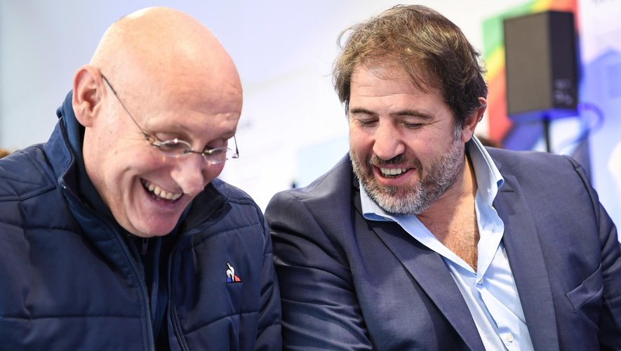 Bernard Laporte et Serge Simon lors de la visite de l'usine de fabrication du nouveau maillot de l'équipe de France