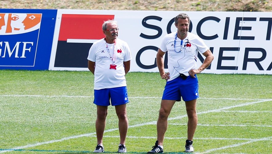 XV de France - Jacques Brunel et Fabien Galthié, lors d'un entraînement des Bleus