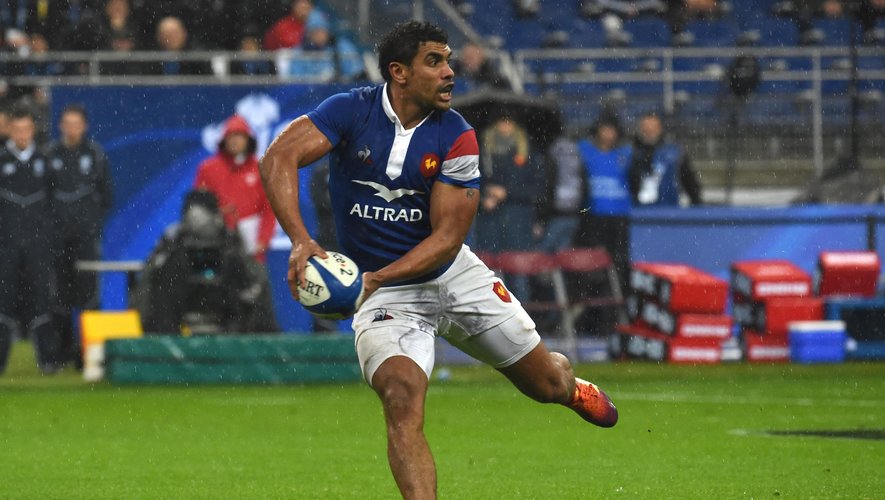 Wesley Fofana of France passes the ball during the RBS Six Nations match between France and Wales at Stade de France on February 01, 2019 in Paris, France