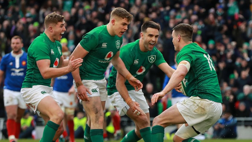 Jonathan Sexton (R) of Ireland celebrates with team mates after scoring a try during the Guinness Six Nations match between Ireland and France at the Aviva Stadium on March 10, 2019 in Dublin, Ireland.