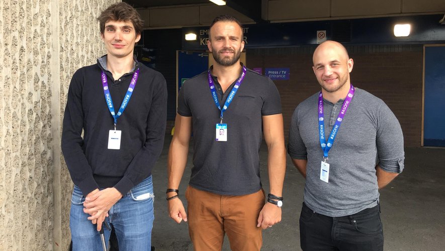 Léo Faure, Simon Valzer et Nicolas Zanardi devant Murrayfield pour Ecosse France