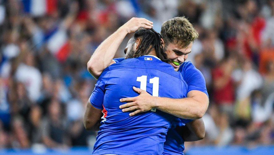 Test Match - Alivereti Raka et Damian Penaud (France) lors du premier test match des Bleus contre l'Écosse