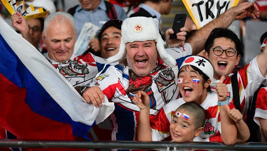 Coupe du monde - La joie des supporters russes après le premier essai de la compétition par la Russie