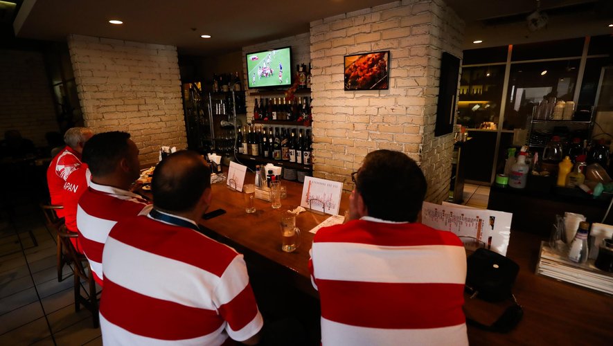 Coupe du monde 2019 - Des supporters du Japon au bar