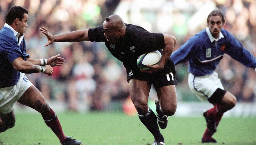 "Titou" Lamaison lors de la demi-finale de la Coupe du monde 1999, remportée par les Bleus face à la Nouvelle-Zélande de Jonah Lomu