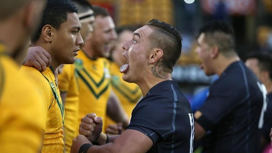 Face à face tendu lors du haka des Kiwis juniors face aux Kangaroos juniors