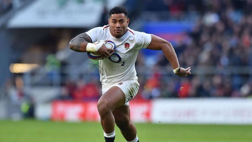 England's centre Manu Tuilagi makes a break during the Six Nations international rugby union match between England and France at Twickenham stadium in south-west London on February 10, 2019.