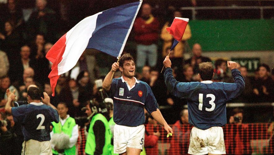Fabien Pelous après la victoire contre la Nouvelle-Zélande en 1999