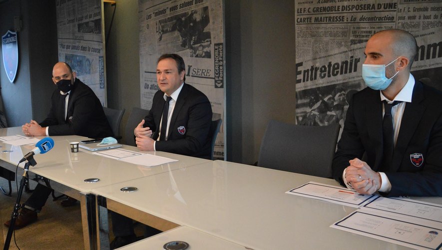 Le président de Grenoble Nicolas Cuynat avec le directeur général David Dussert (à gauche) et le futur manager Fabien Gengenbacher (à droite)
