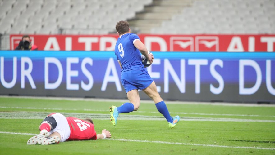 Tournoi des 6 Nations 2021 - Antoine Dupont (France) marquant son 3ème essai du Tournoi contre le Pays de Galles