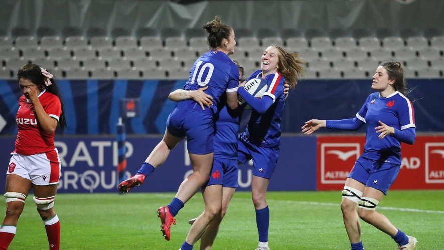 Tournoi des 6 Nations Féminin 2021 - La joie des joueuses de l'équipe de France après leur victoire contre le pays de Galles