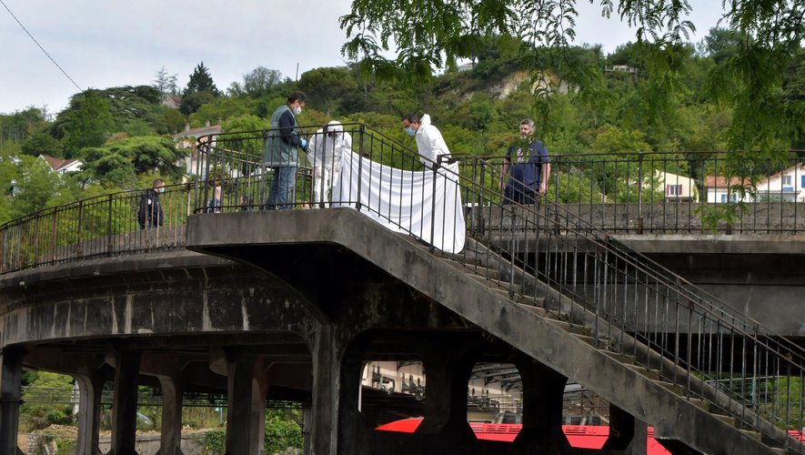 La victime, un Agenais de 48 ans a été poignardé sur le pont Piketty qui surplombe la voie ferrée, samedi, au petit matin. (Crédit photo : La Dépêche du Midi)