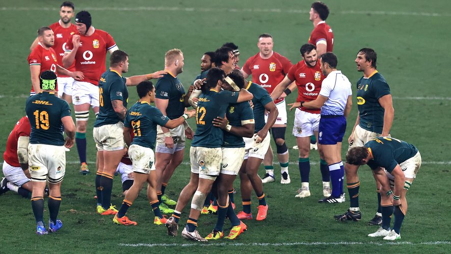 he South Africa Springboks celebrate their victory during the 3rd test match between the South Africa Springboks and the British & Irish Lions at Cape Town Stadium on August 07, 2021 in Cape Town, South Africa