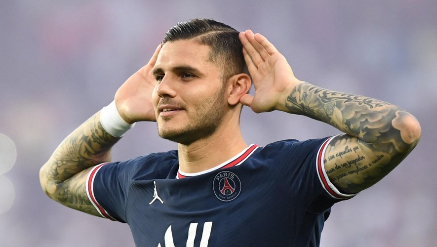 Paris Saint-Germain's Argentinian forward Mauro Icardi celebrates after scoring a goal during the French L1 football match between Paris Saint-Germain and Racing Club Strasbourg at the Parc des Princes stadium in Paris on August 14, 2021
