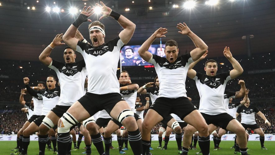 Kieran Read of the All Blacks leads the haka before the international rugby match between France and New Zealand at Stade de France on November 26, 2016 in Paris, France