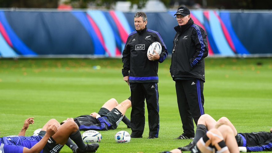 International/Nouvelle-Zélande - Wayne Smith (à gauche) et Mike Cron (à droite) lors d'un entraînement durant la Coupe du Monde 2015