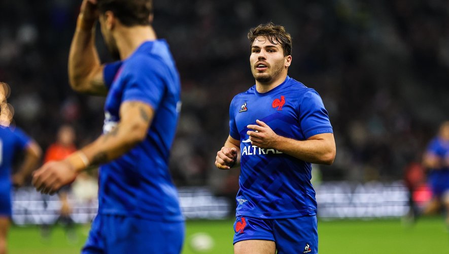 Doublement sacré, le capitaine du XV de France Antoine Dupint s'est exprimé au terme de la Nuit du rugby, et pour la première fois depuis le quart de finale perdu de Coupe du monde 2023.
