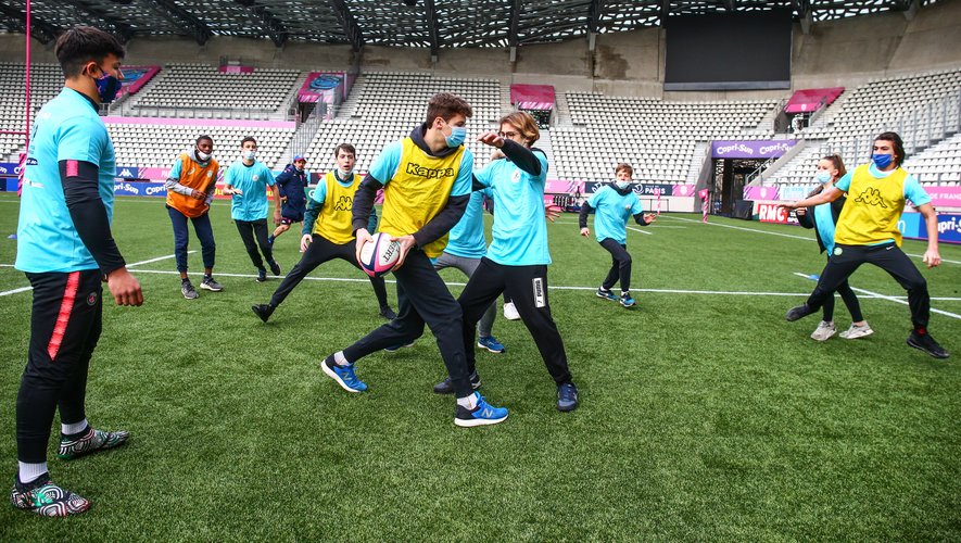 Des jeunes rugbymen au stade Jean-Bouin de Paris, en 2021, à l'occasion de la semaine olympique.