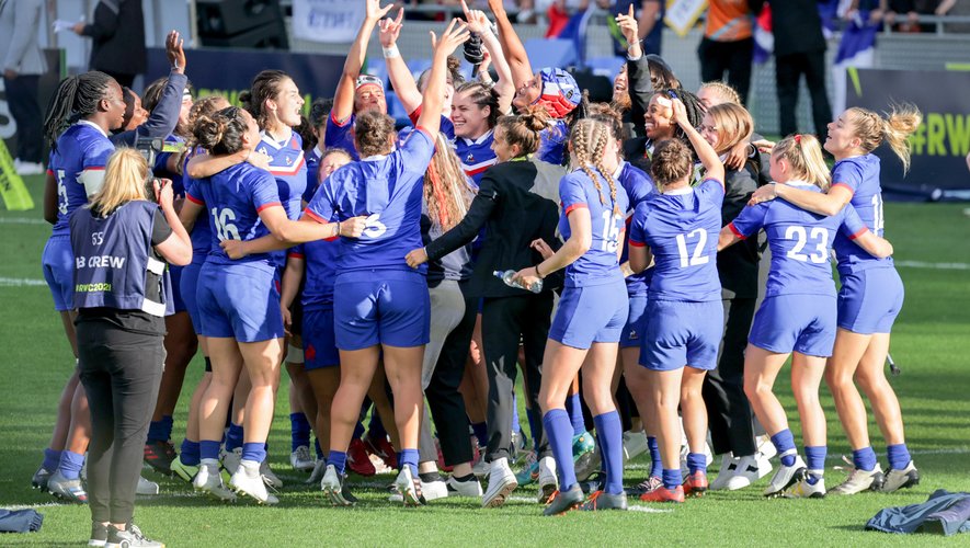 L'équipe de France féminine célèbre sa médaille de bronze à la coupe du Monde 2022 en Nouvelle-Zélande 
