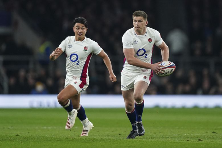 Owen Farrell and Marcus Smith during the XV de la Rose match at Twickenham in November 2021