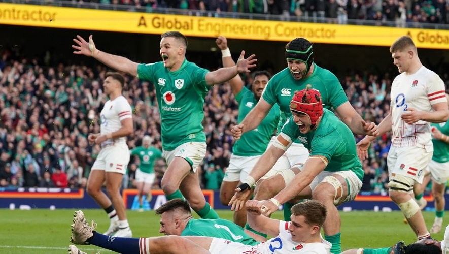 La joie des Irlandais après le premier des deux essais inscrits par Dan Sheehan.