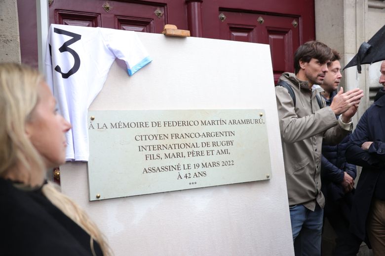 A temporary plaque, honoring the former Puma player, has been unveiled.