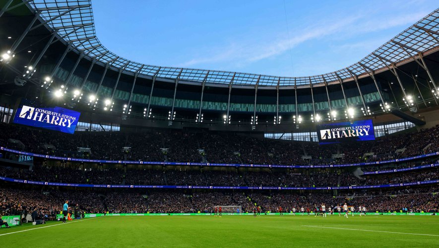 Le Tottenham Hotspur Stadium lors d'un match de football entre Tottenham et Manchester City