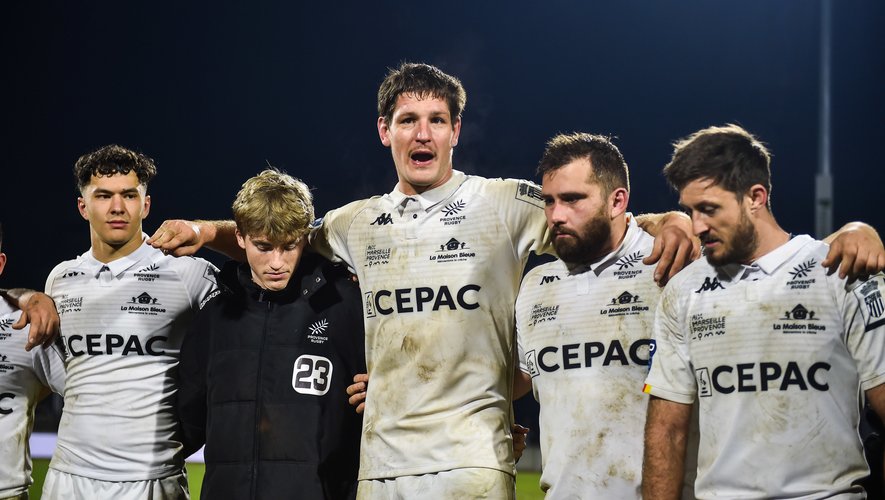 Alexandre Flanquart (au centre) sous le maillot de Provence Rugby