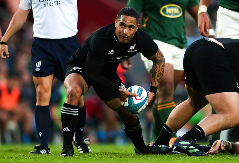 Aaron Smith shared Sam Whitelock's college life.