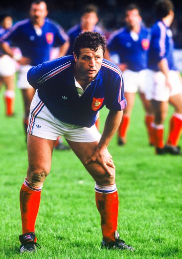 Daniel Dubroca était le capitaine du XV de France qui disputa la première Coupe du monde. C’était un autre temps, le XV de France n’avait pas de préparateur physique attitré. Beaucoup de choses étaient improvisées.