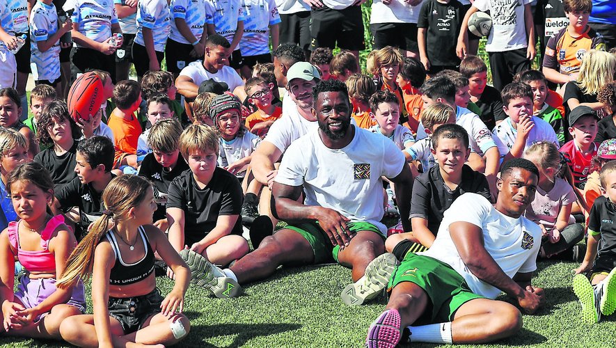 Le capitaine des champions du monde, Siya Kolisi et ses coéquipiers ont participé à une journée d'échanges avec les jeunes rugbymen corses mardi dernier.