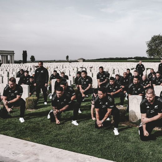 Les All Blacks ont rendu hommage aux soldats néo-zélandais morts durant la Grande Guerre.