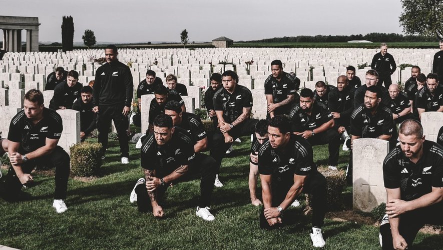 Les All Blacks ont rendu hommage aux soldats néo-zélandais morts durant la Grande Guerre.