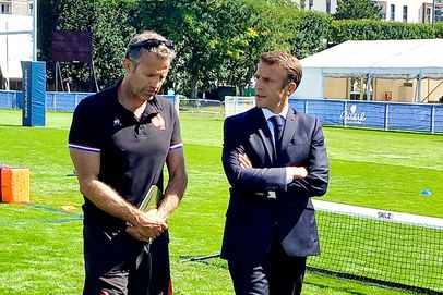 Emmanuel Macron aux côtés de Fabien Galthié