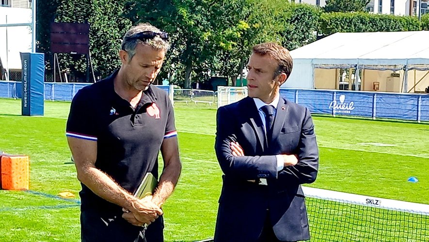 Emmanuel Macron aux côtés de Fabien Galthié