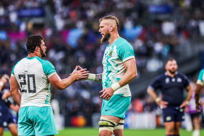Snyman fischia la finale della partita tra Sud Africa e Scozia dei Mondiali 2023.
