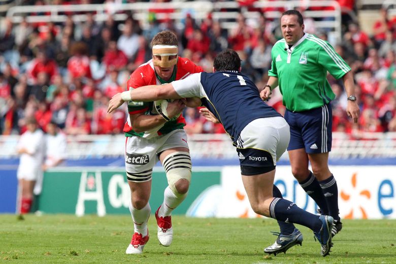 Imanol Harinordoquy against Munster on May 2, 2010 in the H-Cup semi-final.