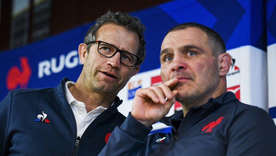 Ici aux côtés du sélectionneur Fabien Gatlhié, Raphaël Ibanez était depuis 2019 le manager général du XV de France. Cela ne sera plus le cas, à compter du prochain Tournoi des 6 nations.