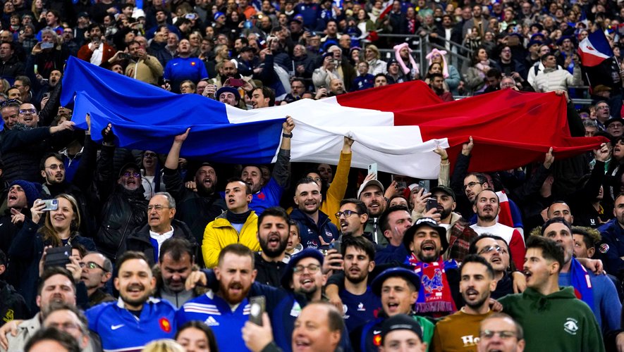 Les supporters français sont restés fidèles aux Bleus.