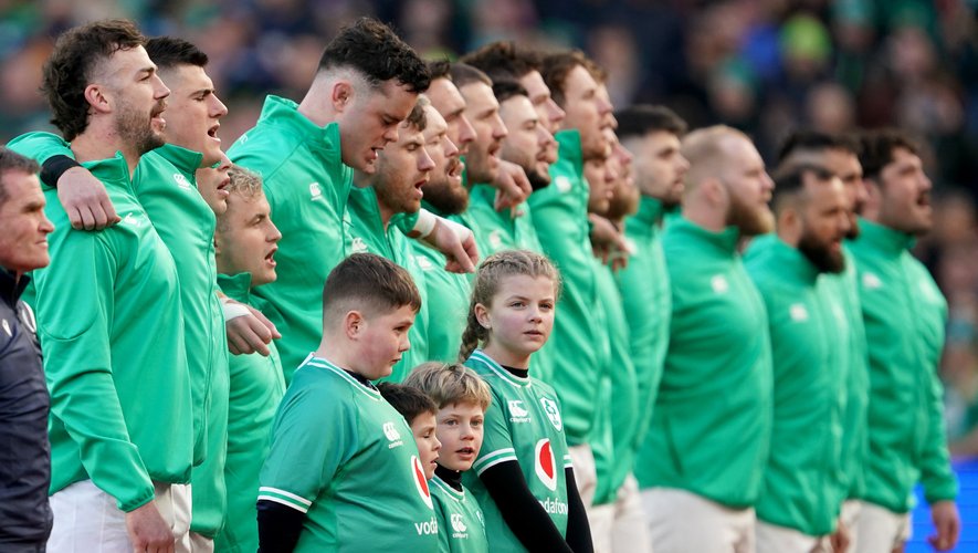 Les Irlandais entonnent leur hymne avant de défier l'Italie.