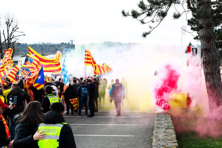 L'ambiance s'annonce animée avec les supporters catalans présents au Stade GGL