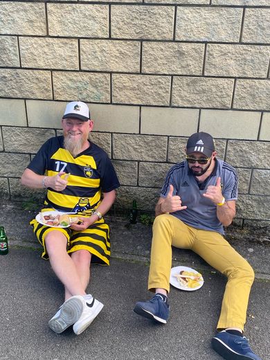 Pause repas pour les supporters rochelais à leur arrivée