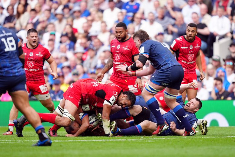 C’est cet affrontement lors d’un ruck contre Cian Healy qui a valu un carton rouge à l’international australien.