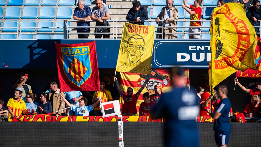 Supporters catalans face au Racing 92 en février.