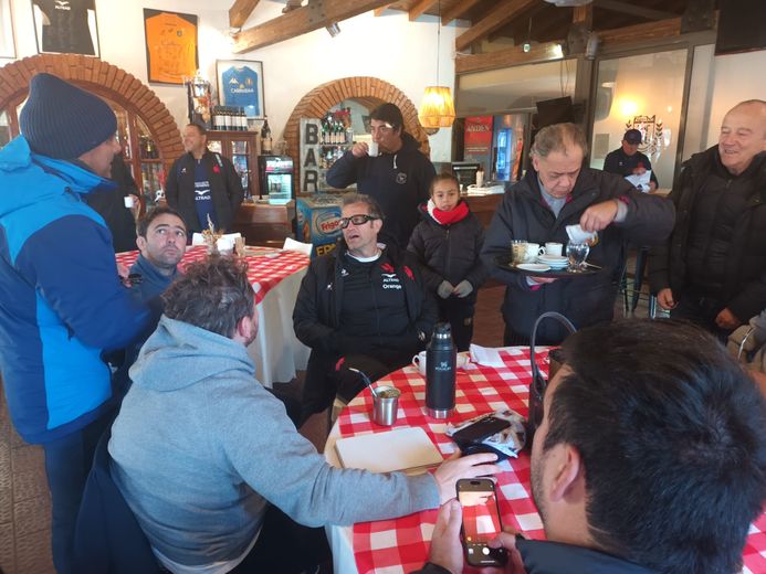 Fabien Galthié et son équipe au Marista Rugby Clubhouse