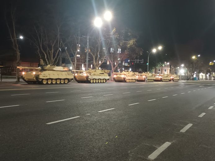 Des chars défilent dans la ville pour la fête nationale argentine