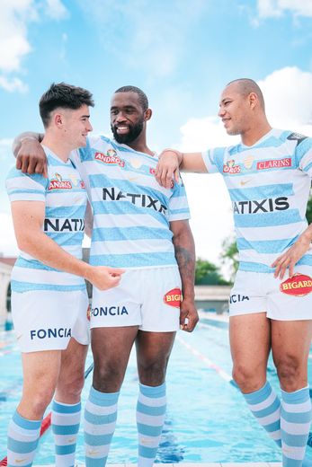 Top 14 Le logo dore des bandes bien evidemment la Le Racing 92 a devoile son maillot pour la saison prochaine rugbyrama